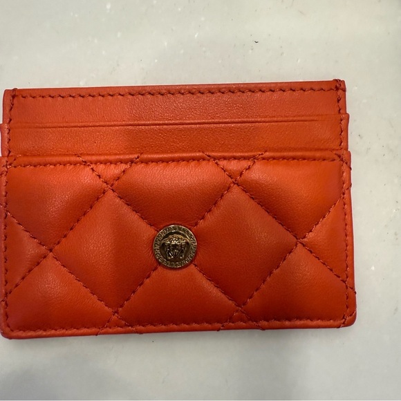 VERSACE Coral Quilted 100% Leather Card Holder Medusa BRAND NEW W/ Box Dust Bag - Picture 3 of 15